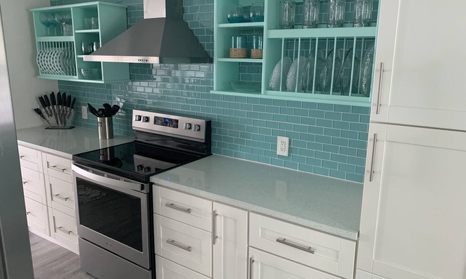 Jensen Beach Casa | “SWEETPEA’S PARADISE”- 2 Bedroom, 2 Bath, Key West Style Cottage, Perfect Locale
