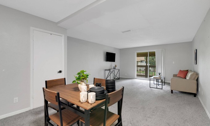 Gainesville Apartamento | Sweetwater 7F I Beautiful 2Bd Apt I Free Parking