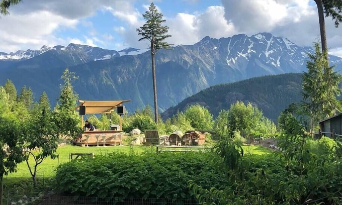 Mount Currie Casa | Sweetwater Lane Farm Cabin and Spa