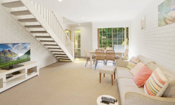 Copacabana Apartamento | Swells at Copa - Stroll to the Beach and Shops
