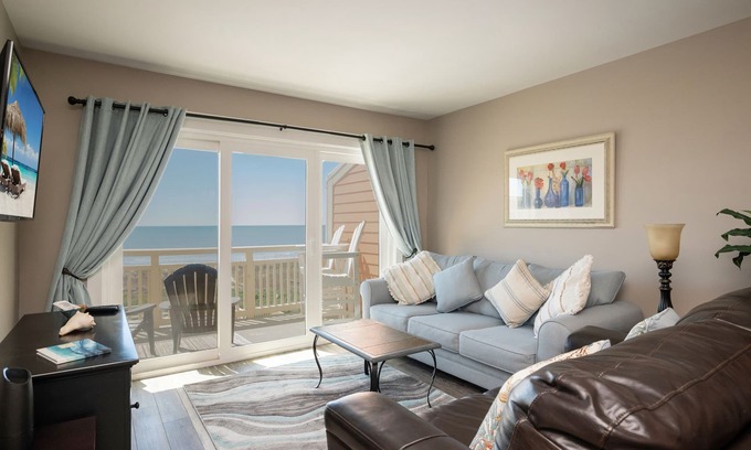 Caswell Beach Condominio | Swept Away: Modern Oceanfront Condo Steps from Community Pool