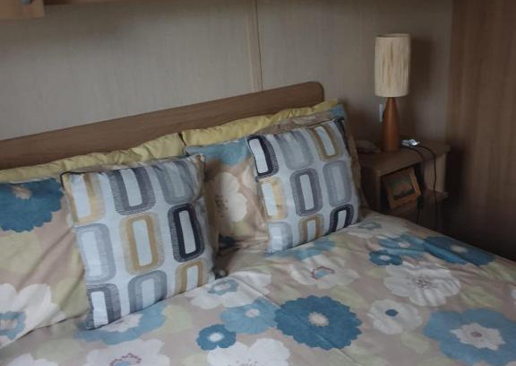 Prestatyn Apartamento | Swift Burgundy