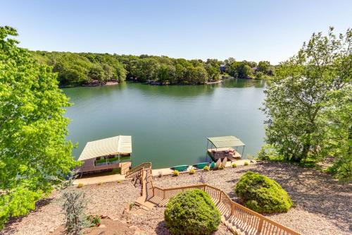 Bella Vista Casa | Swim and Boat Docks Lakefront Gem in Bella Vista!