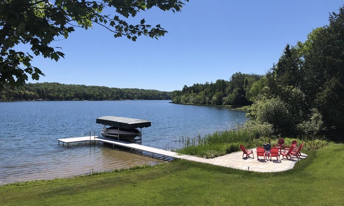 Traverse City Casa | Nadar, andar en bicicleta, disfrutar de 3 camas, 4 baños en casa frente al lago en Traverse City