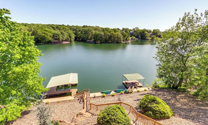 Bella Vista Casa | Swim & Boat Docks: Lakefront Gem in Bella Vista!