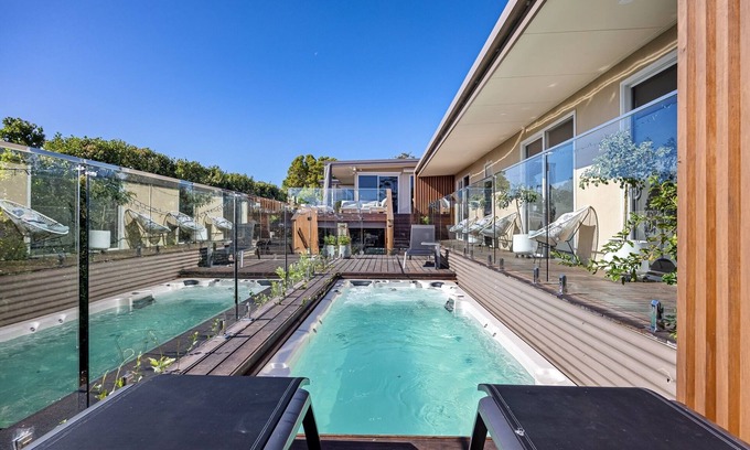 McCrae Casa | Swim in the pool or stroll to the beach