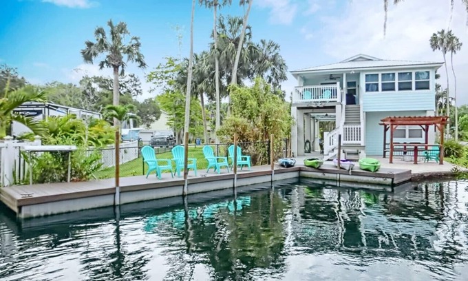 Weeki Wachee Gardens Casa | Swim Mat, Kayaks, Fire Pit! PET FRIENDLY - Sunfish Cove - Weeki Wachee River