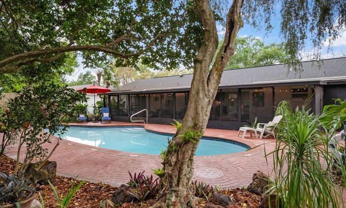 Brandon Casa | SWIM! Pool Paradise - close to Orlando/Tampa/St Pete - Cozy & Modern