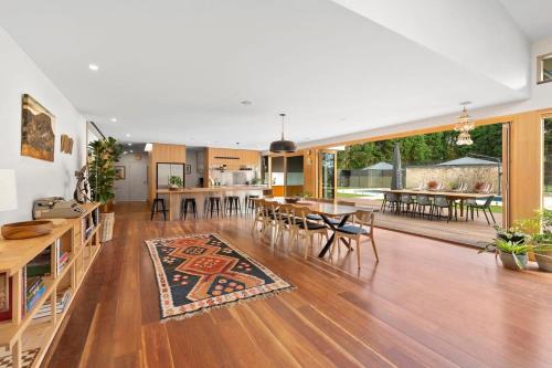 Torquay Casa | Swim spa and play tennis at Relaxing family retreat