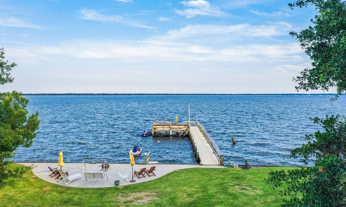 Russellville Casa | Swimmin’ Hole 2 - lakefront getaway with back porch living, dock & boat launch