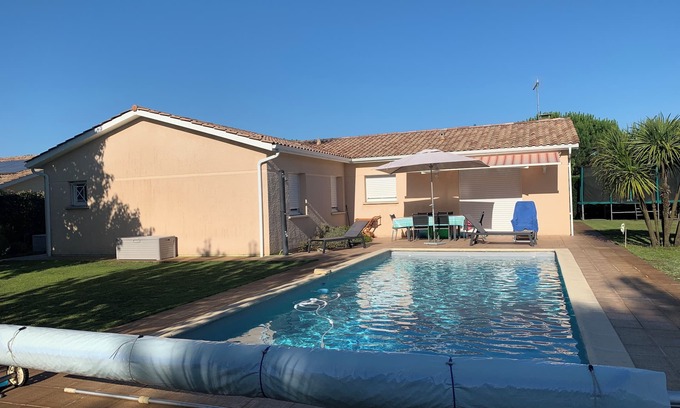 Saint-Jean-d'Illac Cabina | Swimming pool house near Arcachon/Cap Ferret