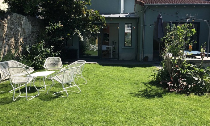 Montreuil Casa | Swimming pool and countryside just a stone's throw from Paris