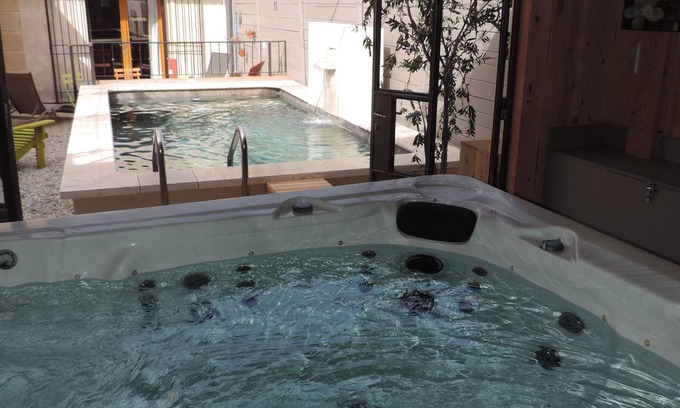 Aubignan Cabaña | SWIMMING POOL and JACUZZI Gîte "Les chênes blancs" in PROVENCE