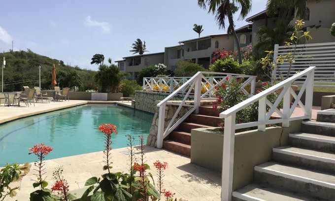 Dickenson Bay Apartamento | Swimming Pool- Balcony/Veranda- Sea & Sunset Views