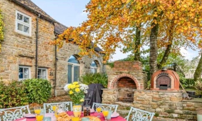 Leek Casa | Swimming Pool & Hay Loft in Stunning Peak District National Park
