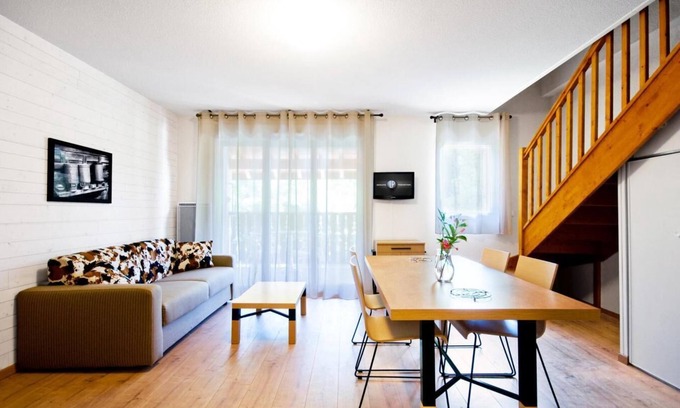 Ax-les-Thermes Apartamento | Piscina, terraza, balcón, parking, tv, local para esquís, 30m², Ax-Les-Thermes