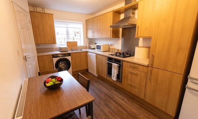Swindon Casa | Swindon Cozy 2BR Retreat