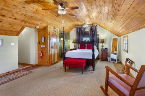 Dripping Springs Casa | Swing On Inn- Southern Comfort