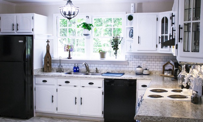 Dothan Cabaña | Swing the day away at this adorable 1952 cottage
