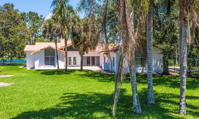 Clermont Casa | SWISS 23 - Lake Stephanie