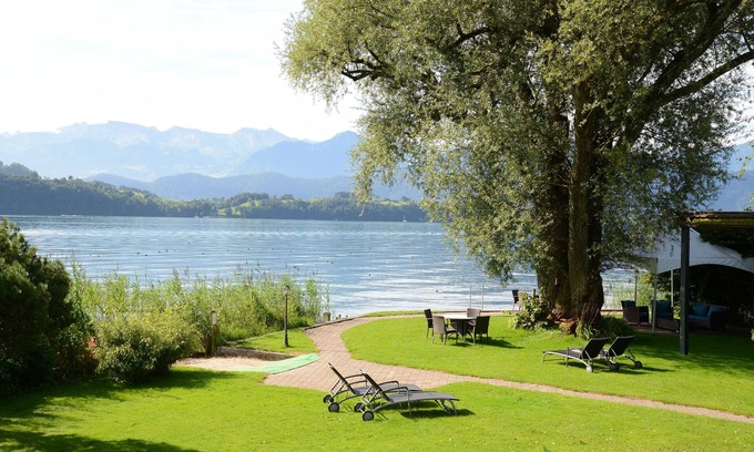 Merlischachen Casa | Swiss-Chalet Merlischachen - Historik Chalet-Hotel Lodge