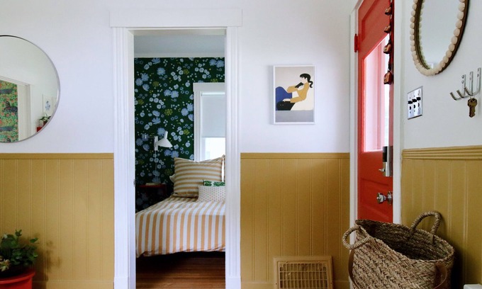 South Central Omaha Cabaña | Swiss-Modern 1918 Cottage in Aksarben