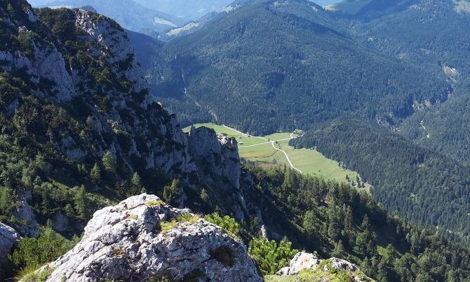 Aschau im Chiemgau Casa | Swiss stone pine vacation home with sauna, large terrace and fenced garden