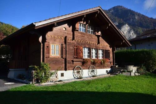 Unterseen Chalet De Esquí | Swiss Traditional Chalet with Alpine Mtn View