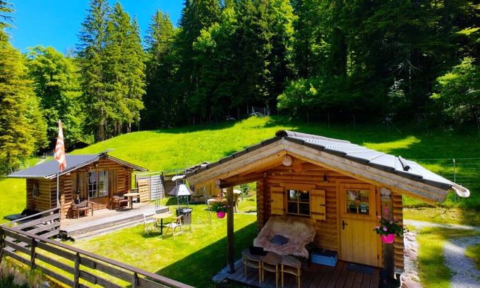 Sigriswil Cabina | SwissHut Idyllic Farm Cabin - Chalet Grabenmühle 1