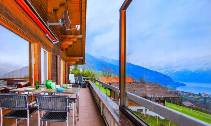 Aeschlen ob Gunten Apartamento | SwissHut Stunning Views Alps & Lake - Apart. Lena Up