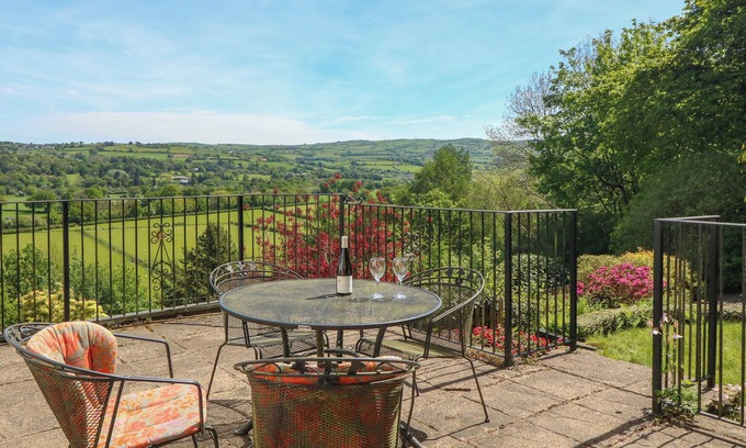 Llanrhychwyn Cabaña | SWN Y COED, pet friendly, character holiday cottage in Llanrwst