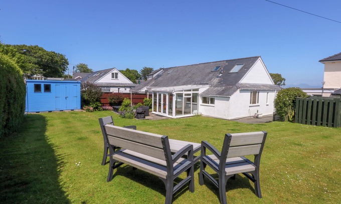 Llanbedrog Cabaña | SWN Y DON, pet friendly, country holiday cottage in Llanbedrog