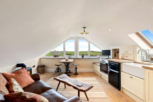 St Brides Casa | Swn y Môr - 1 Bedroom Cottage - Whitesands