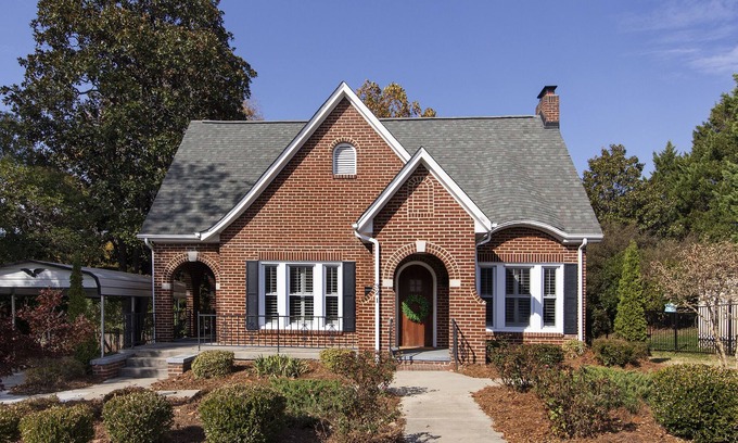 Lincolnton Casa | Sycamore House steps away from Downtown Lincolnton, 30 mins to South Mtn Park!