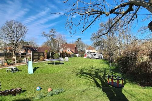 Etchinghill Casa | Sycamore Lodge Kent With EV Zappi type 2, swimming pool for a fee