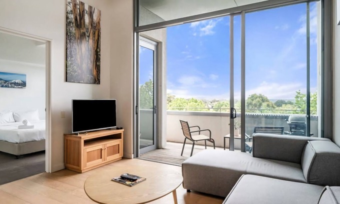 Crows Nest Apartamento | Sydney Urban Oasis Balcony Views and BBQ