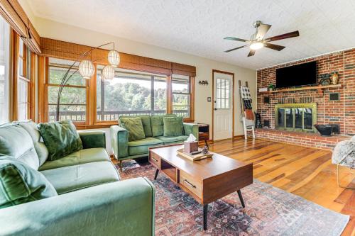 Sylva Casa | Sylva Riverfront Cabin Near WCU Pet-Friendly!