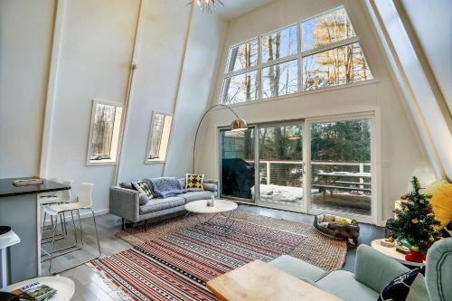 Stowe Area Casa | Sylvan Park: 3 br A-frame w/deck near Village