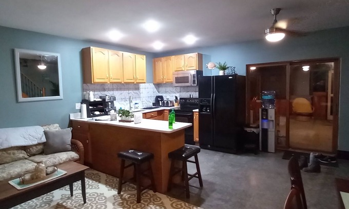Sylvan Beach Casa | Sylvan's Sunkissed Sandcastle. 2 blocks from the beach