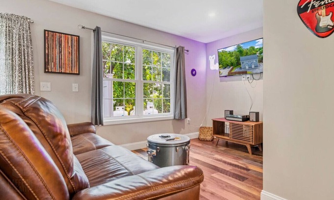 Old Orchard Beach Apartamento | Symphonic Serenity: 2BR Rhythmic Retreat
