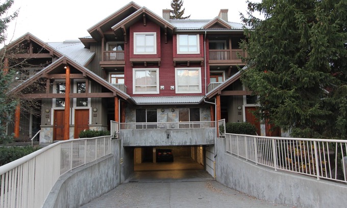 Village North Condominio | Symphony Condos by Whistler Retreats