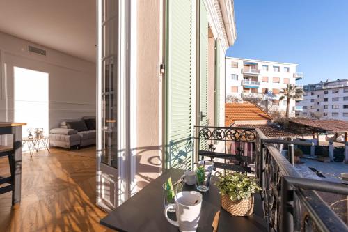 Riou - Petit Juas - Av de Grasse Apartamento | Syssi - 3 Chambres avec salles de bains, spacieux, calme, moderne, idéal congrès