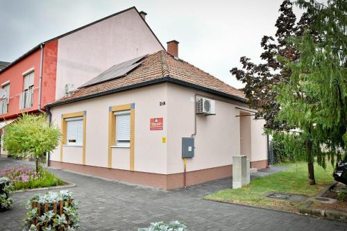Morahalom Casa | Tömörkény utcai vendégház