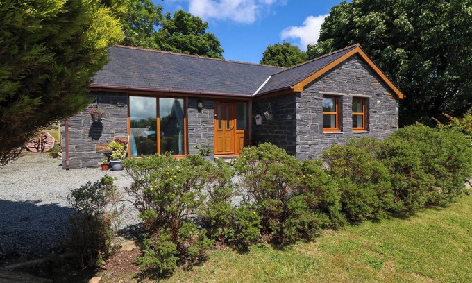 Llanddaniel Fab Cabaña | T? GAREG, pet friendly, character holiday cottage in Gaerwen