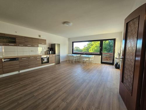 Solingen Apartamento | T&K Apartments - Solingen - 3-6 Zimmer Grand Apartments with private parking for all vehicles