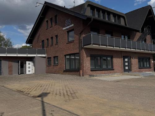 Wegberg Apartamento | T&K Apartments - Wegberg - 4-7 room Apartments - private parking - WIFI - Fully equipped kitchen