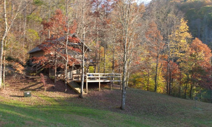Tellico Plains Cabina | T Lea Farm: su tranquilo y lujoso retiro de vacaciones de 73 acres ¡ideal para ciclistas también!