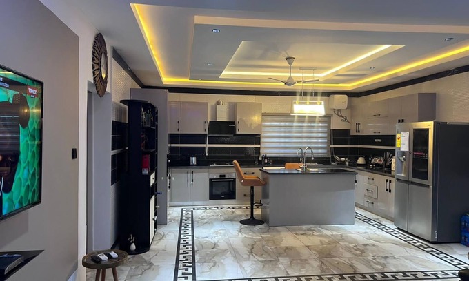 Accra Apartamento | T-Roys Apartments