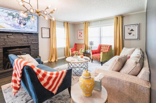 Mayo Meadow Casa | T-Town Bougie Trendy and Fun! 4 Beds blocks from Expo!