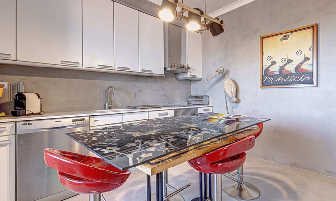 Campo Grande Apartamento | T0+1 APARTMENT WITH STUNNING VIEWS OVER THE NEIGHBORHOOD OF ALVALADE